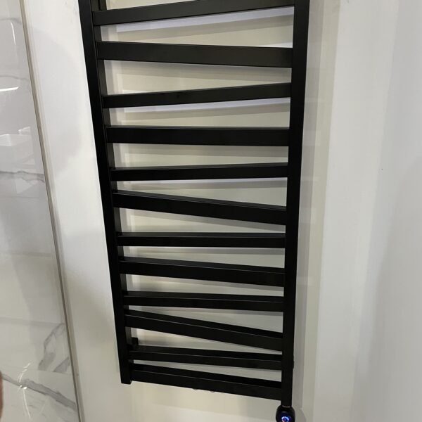 Koupelnový radiátor Italic 131 černá