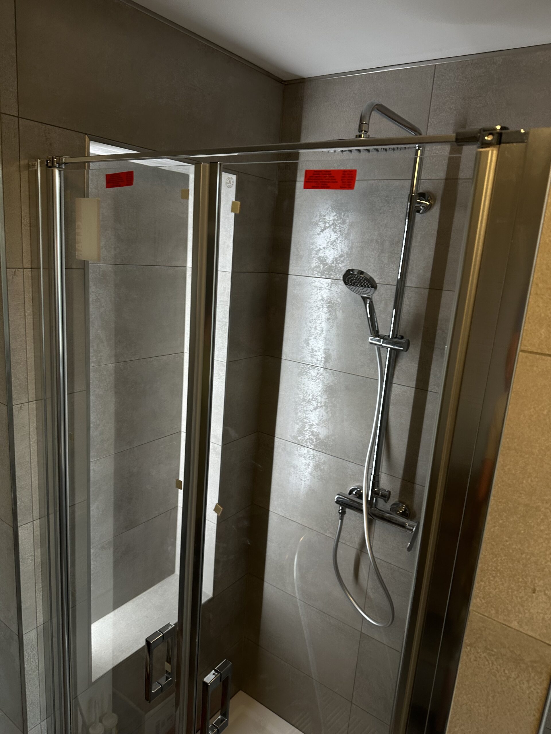 Cada kyvné dveře Cada kyvné dveře