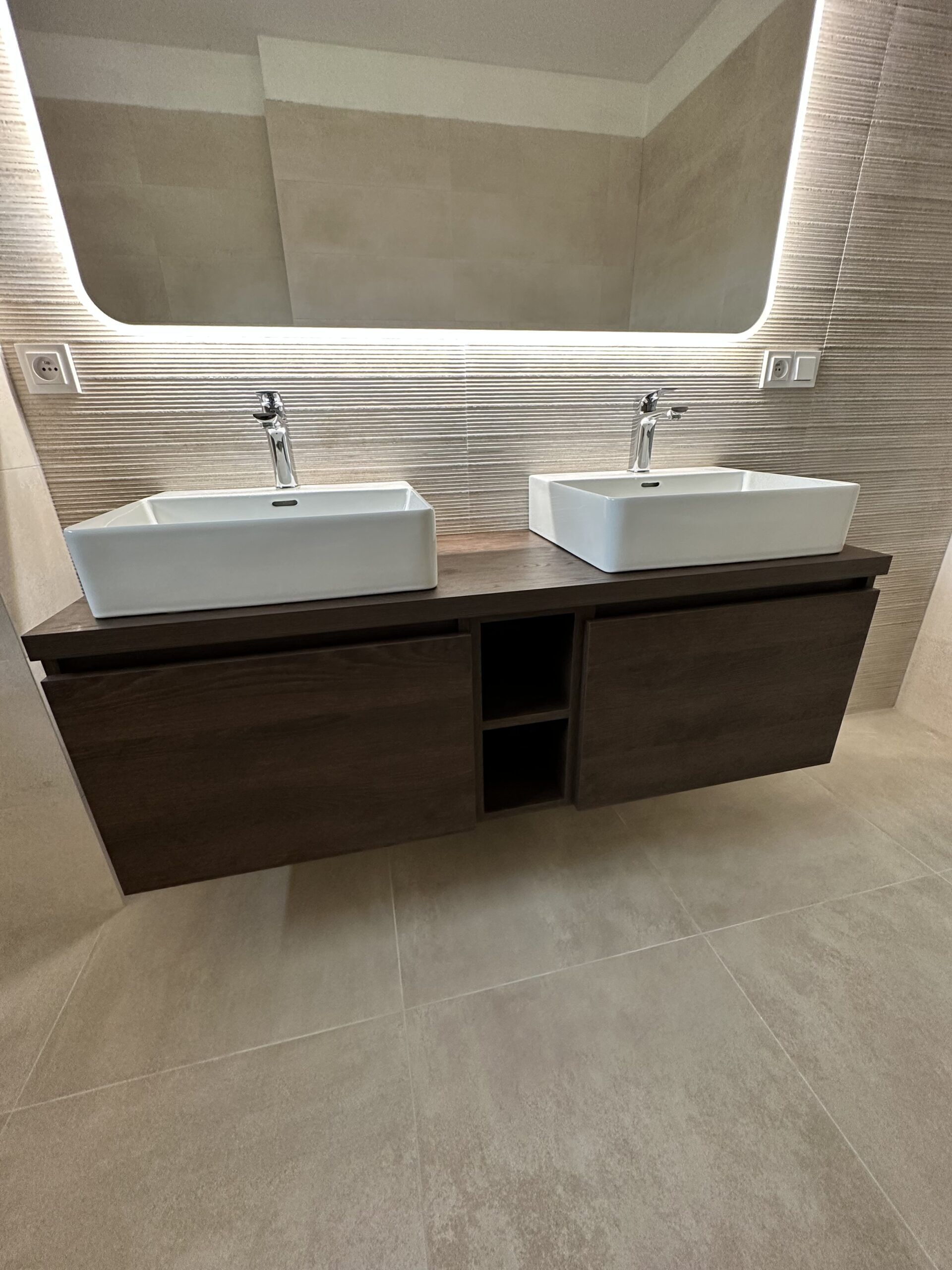 Koupelnová skříňka Opera Plus Koupelnová skříňka Opera Plus